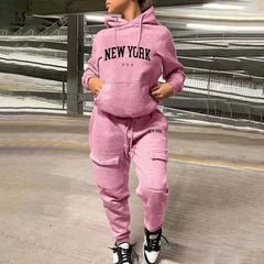 وصف: سيدة ترتدي ملابس واسعة وسروال رياضي من Power Up بإسم Activewear Women Sport 2 Piece Tracksuit Hoodies and Sweatpants Letter Print Winter Fashion Two Piece Matching Sets.
